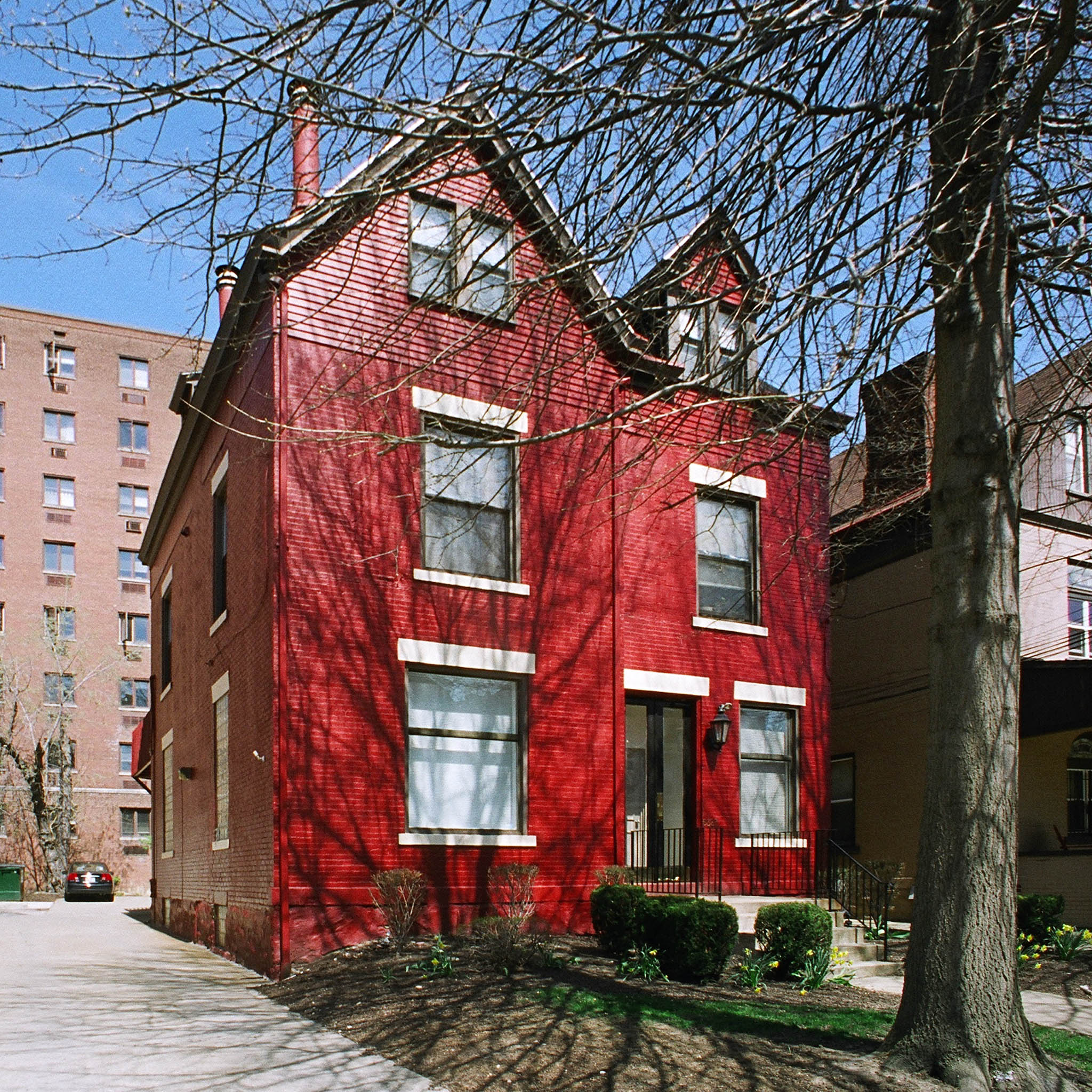 exterior of 6327 Howe Street