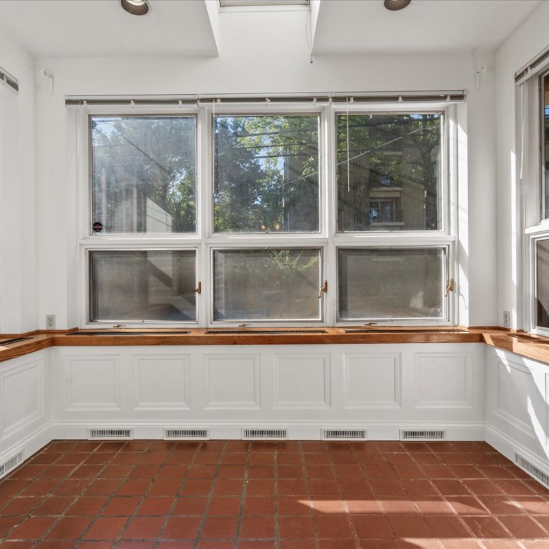 interior of 6313 Kentucky Avenue