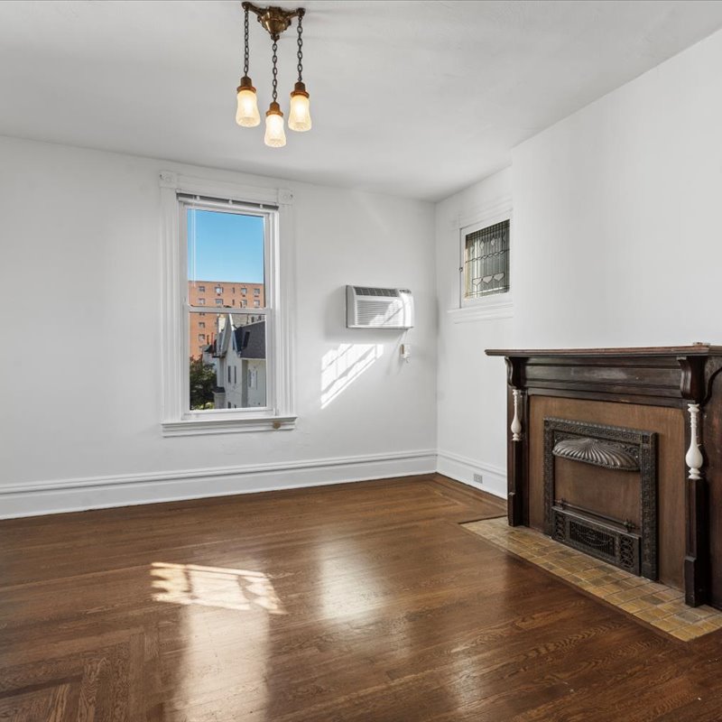 interior of 6313 Kentucky Avenue
