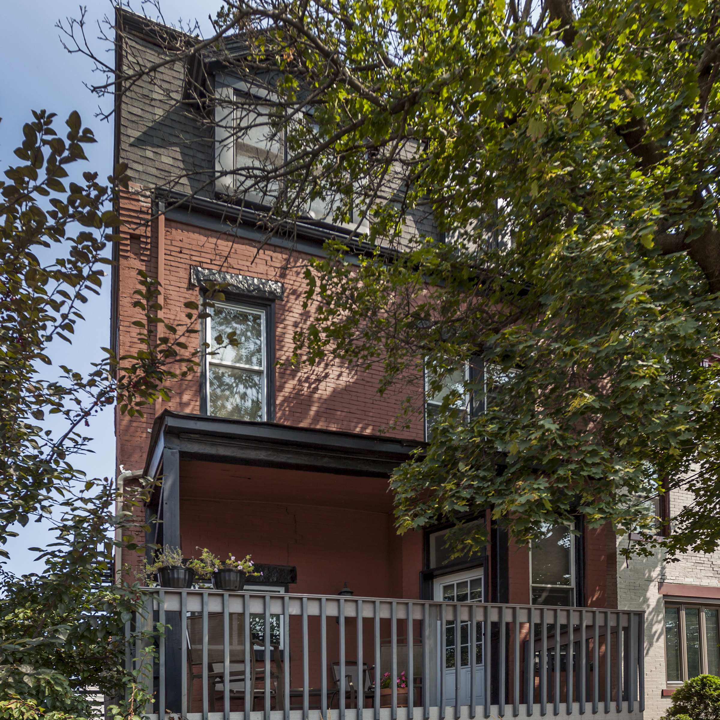 exterior of 5400 Elmer Street