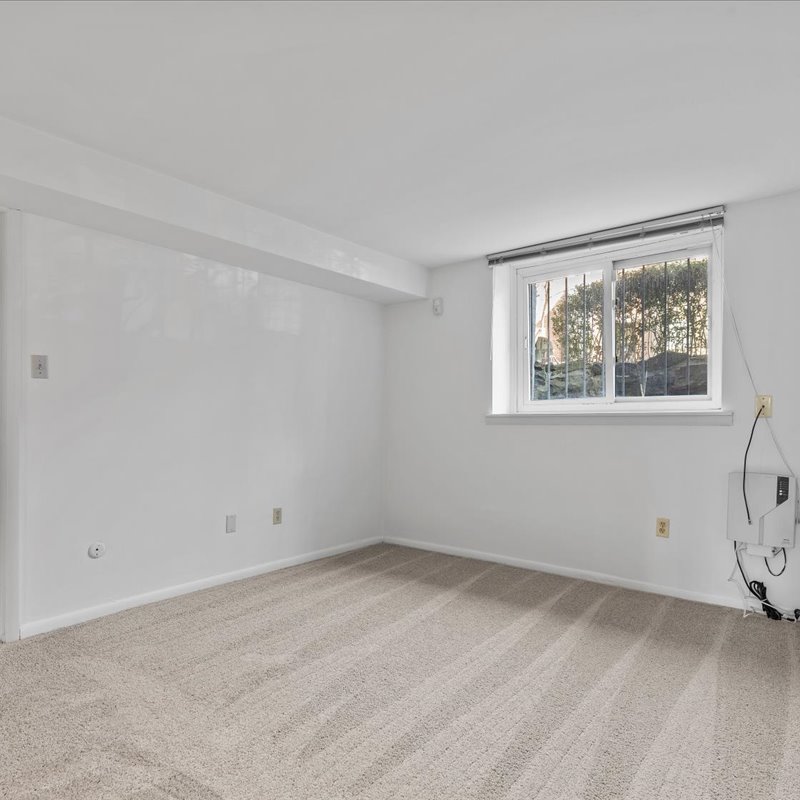 interior of Apt. 521