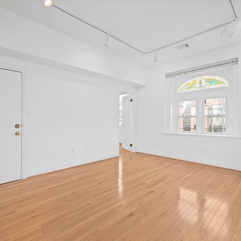 interior of Apt. 523
