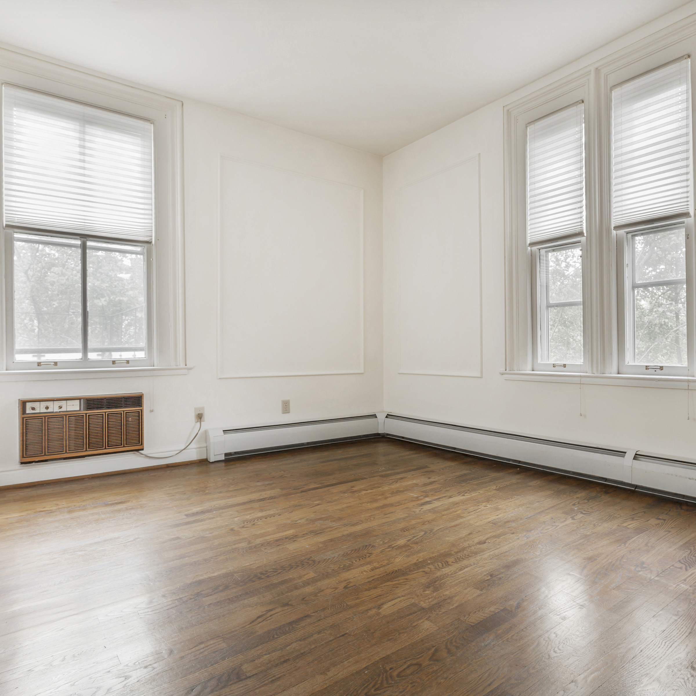 interior of 345 Denniston  Apt.22