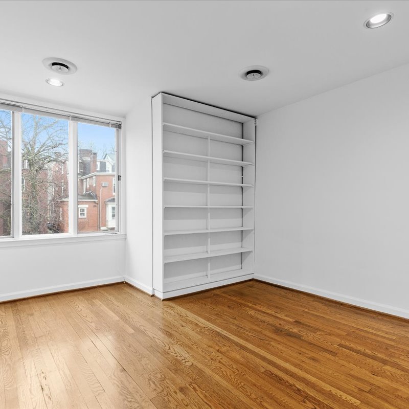 interior of Apt. 21