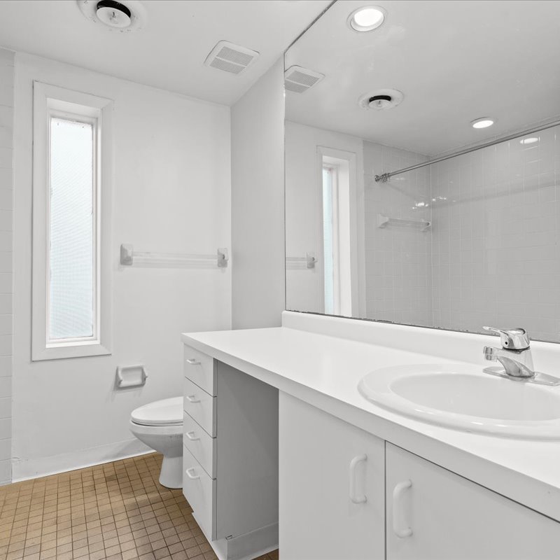 interior of Apt. 21