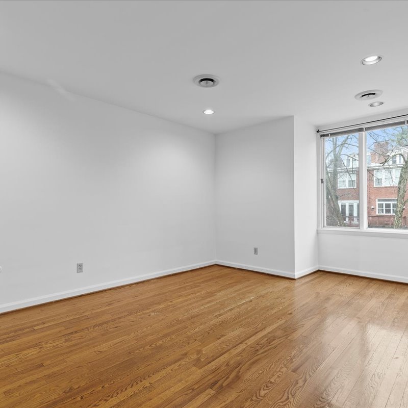 interior of Apt. 21
