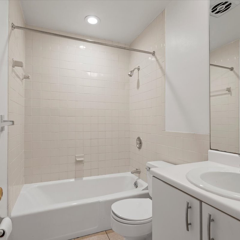 interior of 6409 Howe