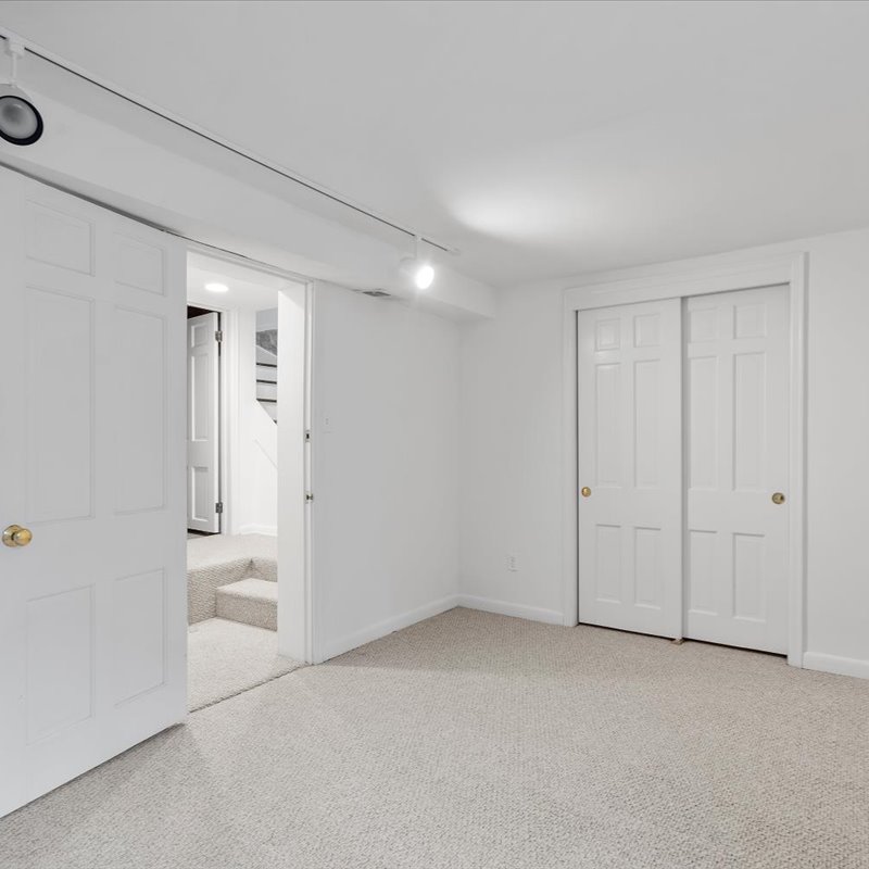 interior of 6409 Howe