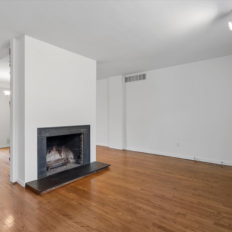 interior of 6409 Howe