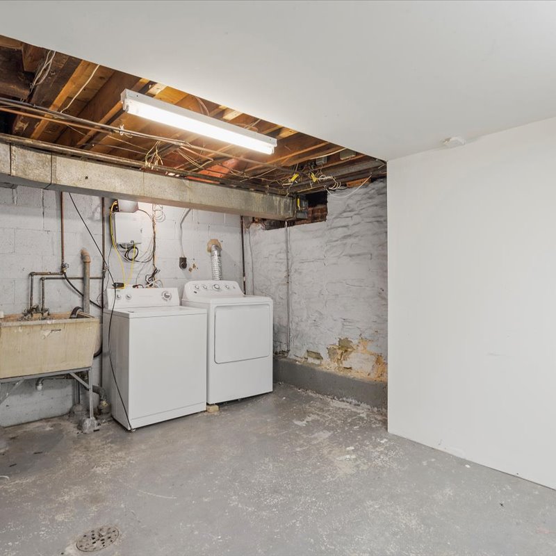 interior of 6409 Howe
