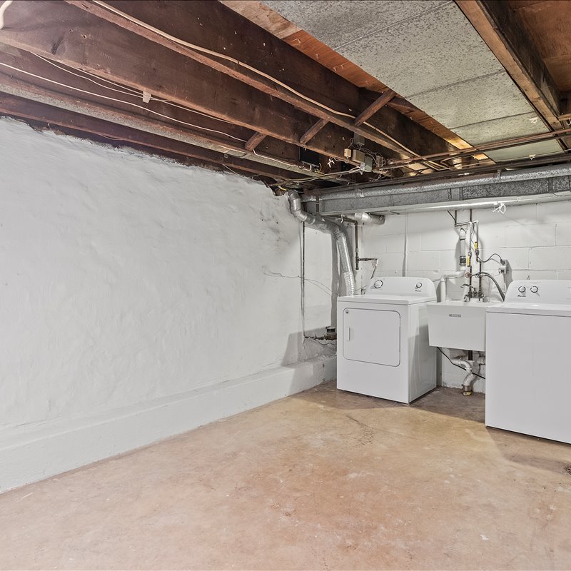 interior of 6411 Howe