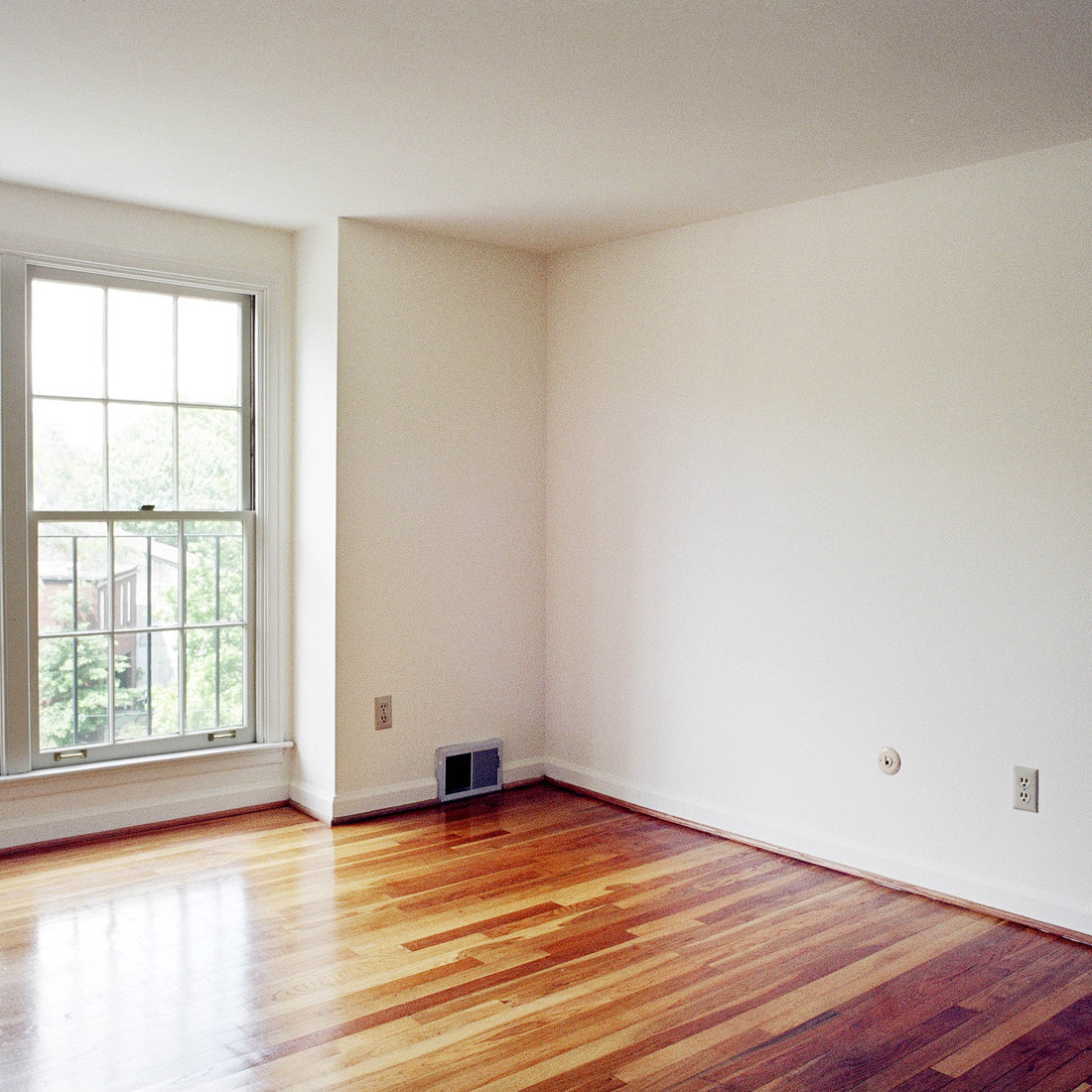 interior of 6413 Howe