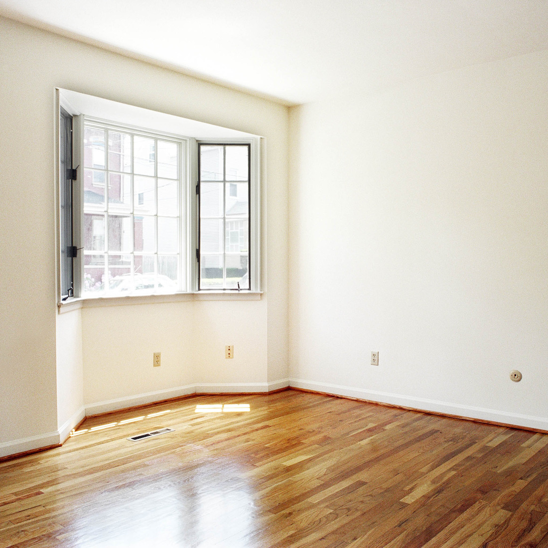 interior of 6413 Howe