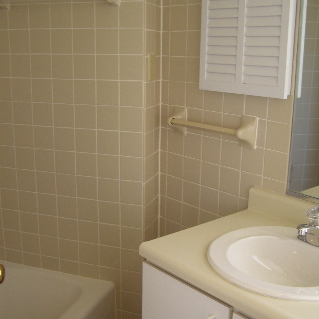 interior of 6415 Howe