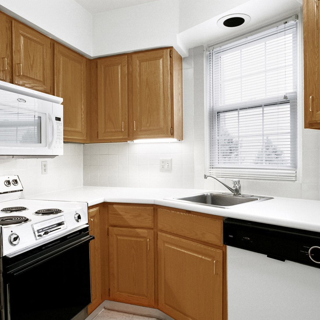 interior of 6415 Howe