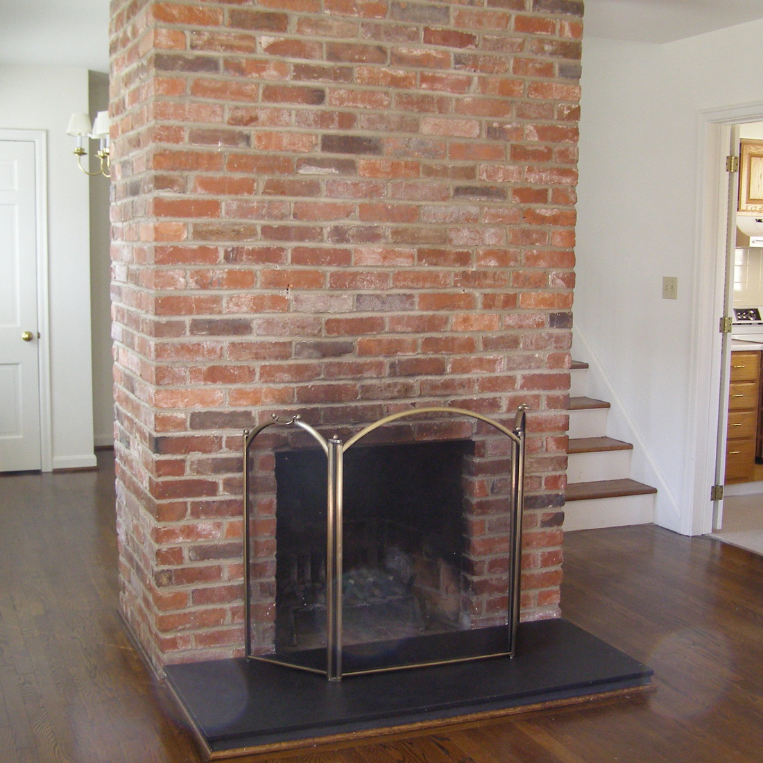 interior of 6415 Howe