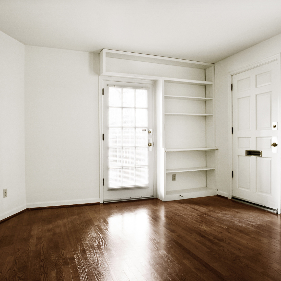 interior of 6415 Howe