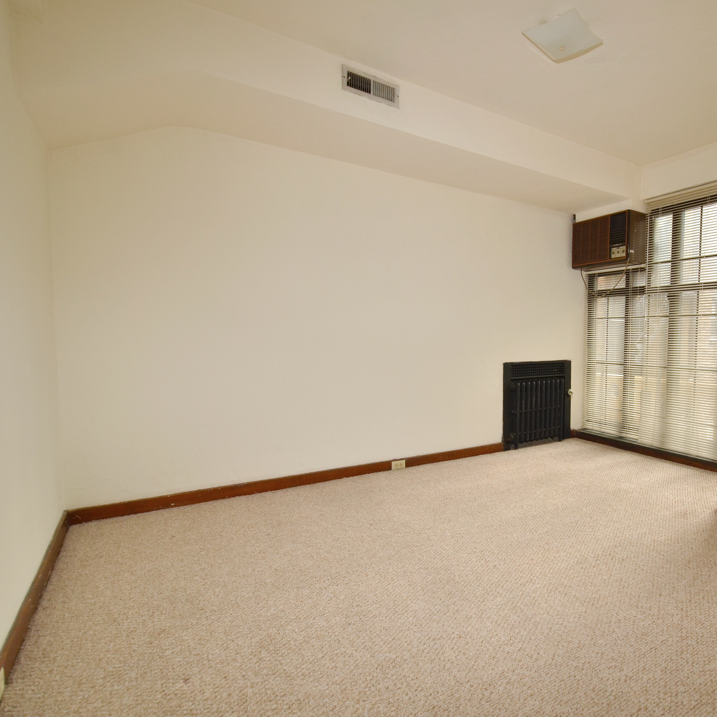 interior of 340 S. Highland Ave, Apt. 4A