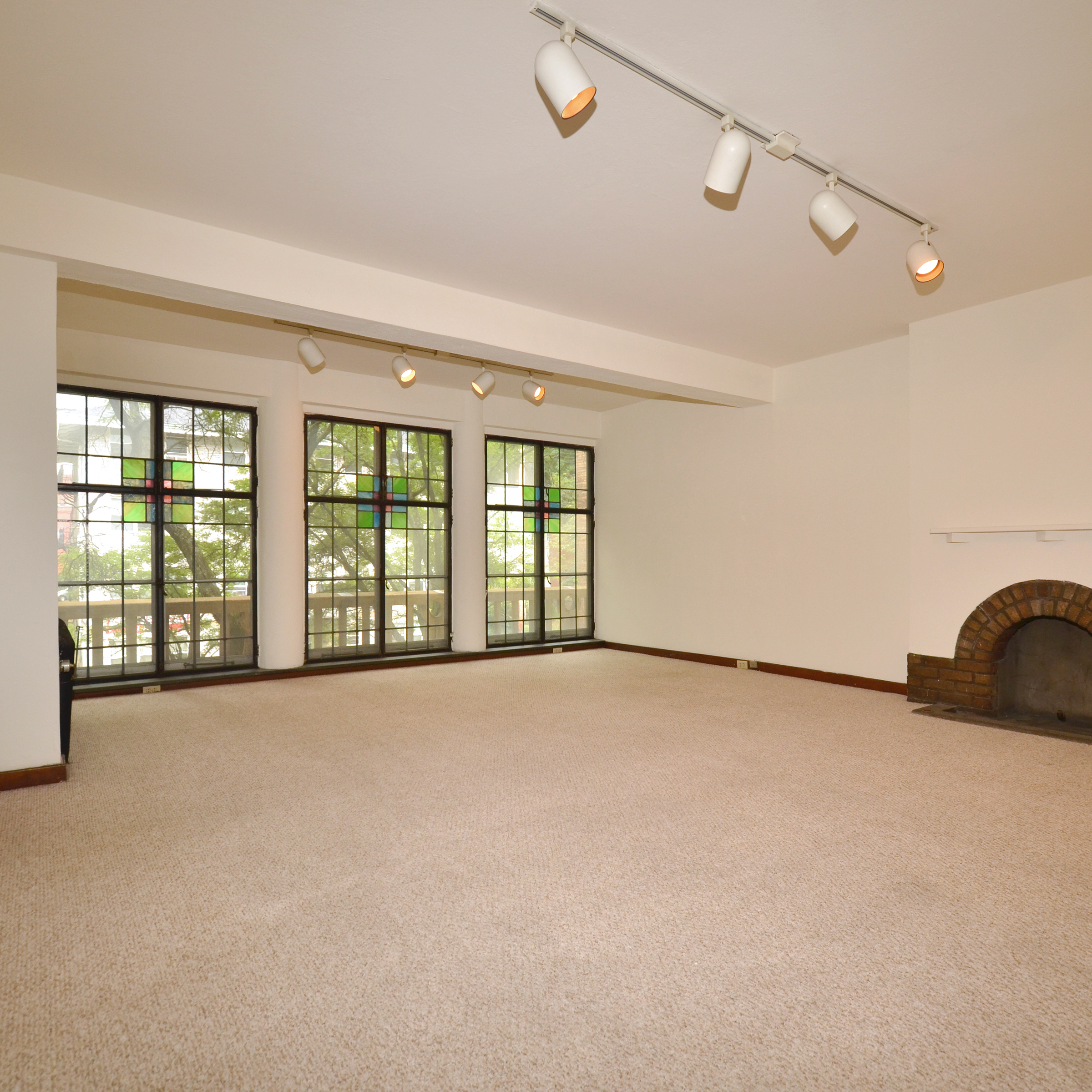 interior of 340 S. Highland Ave, Apt. 4A