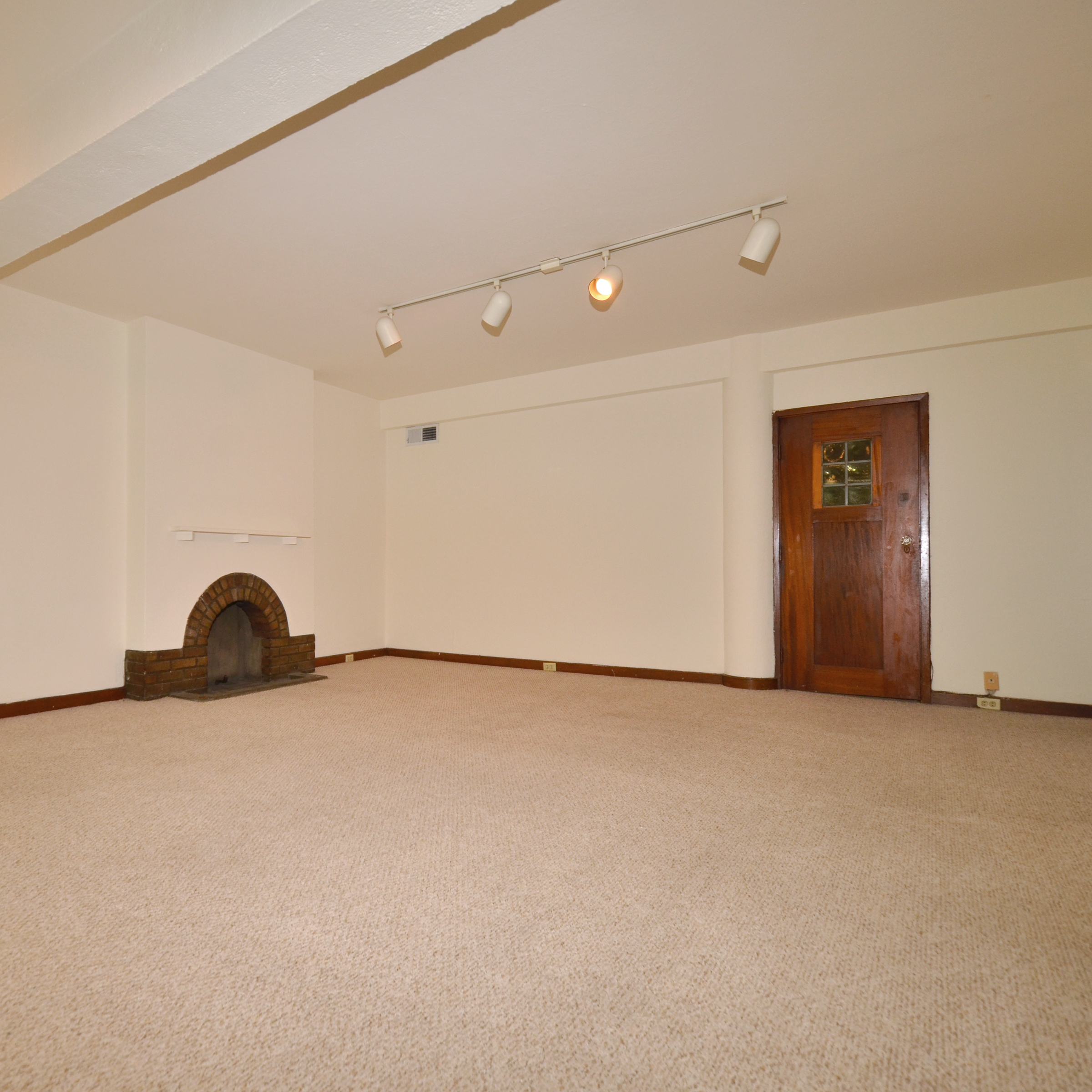 interior of 340 S. Highland Ave, Apt. 4A