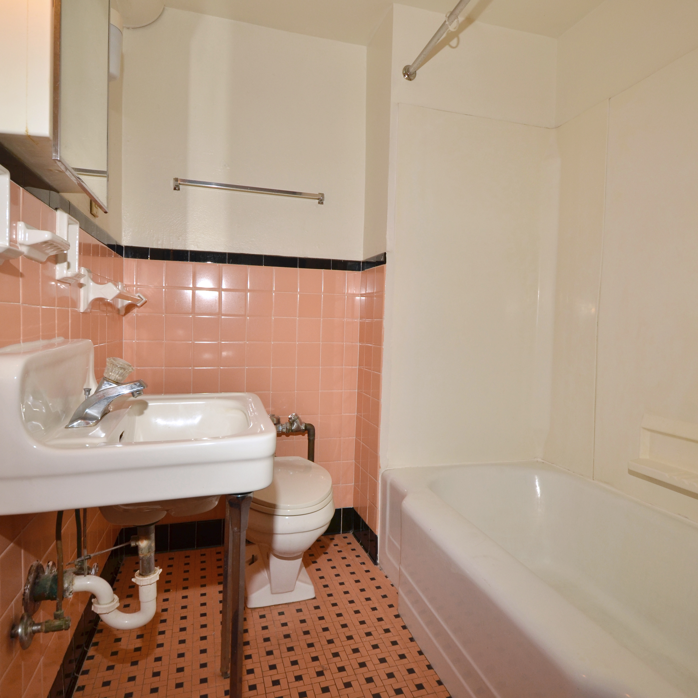 interior of 340 S. Highland Ave, Apt. 4A