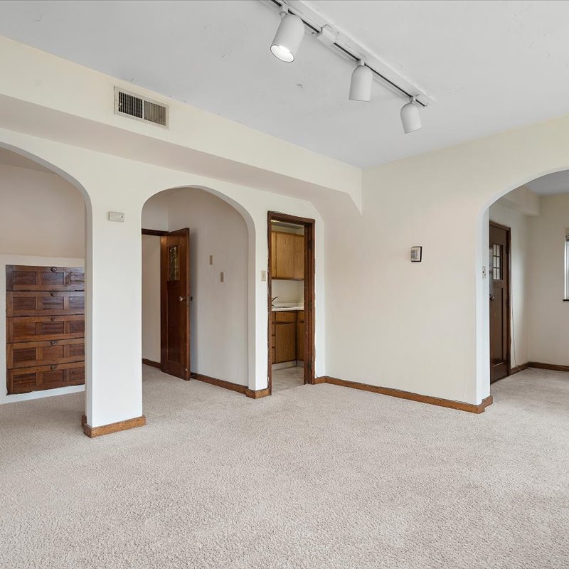 interior of 340 S. Highland Ave, Apt. 6B