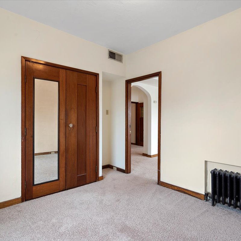 interior of 340 S. Highland Ave, Apt. 6B