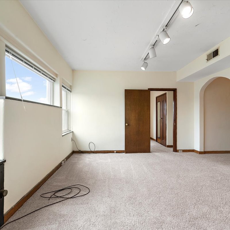 interior of 340 S. Highland Ave, Apt. 6B