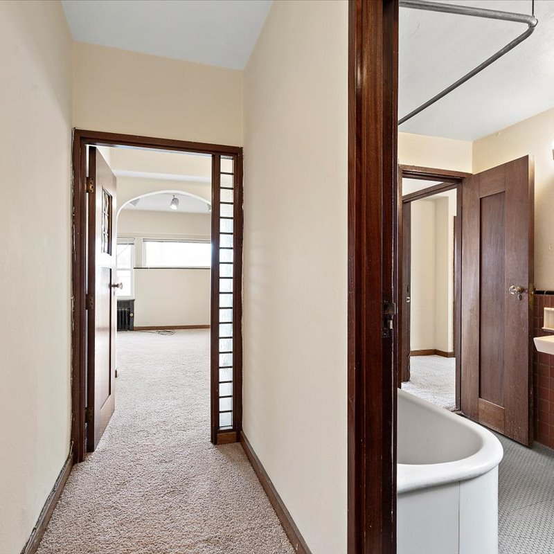 interior of 340 S. Highland Ave, Apt. 6B