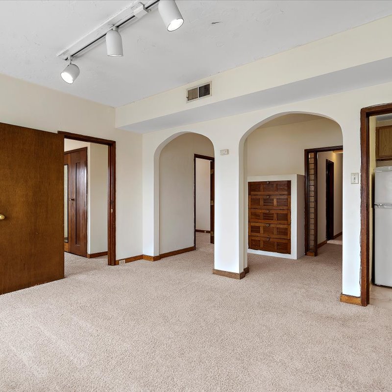 interior of 340 S. Highland Ave, Apt. 6B