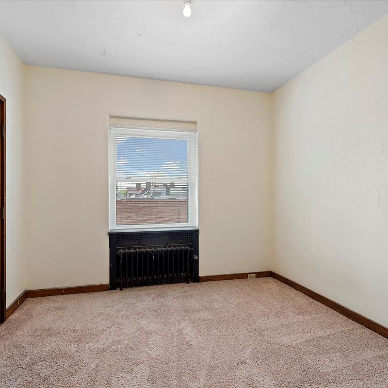 interior of 340 S. Highland Ave, Apt. 6B