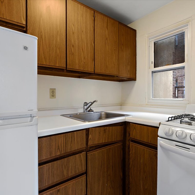 interior of 340 S. Highland Ave, Apt. 6B