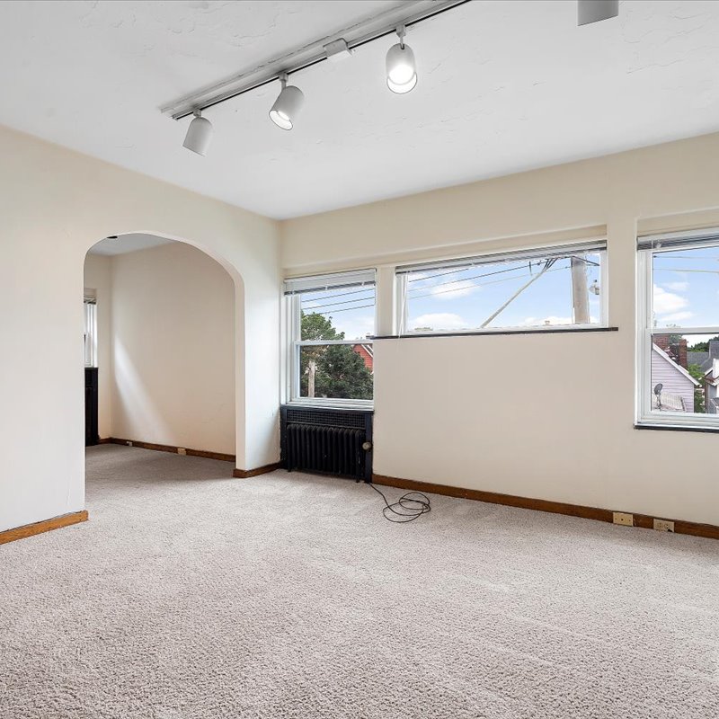 interior of 340 S. Highland Ave, Apt. 6B
