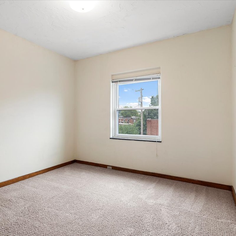 interior of 340 S. Highland Ave, Apt. 6B