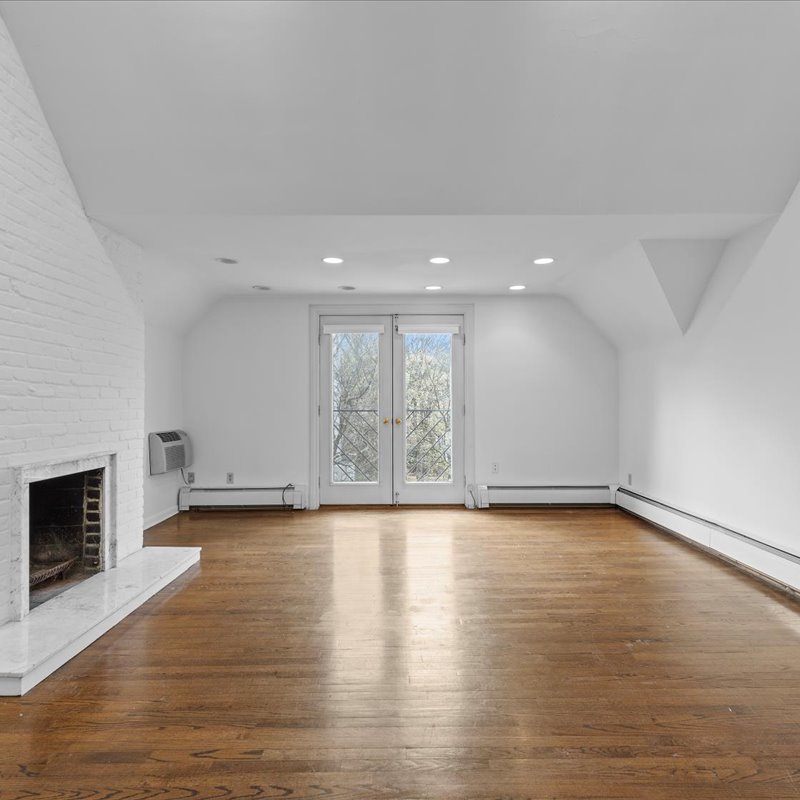 interior of Apt. 31