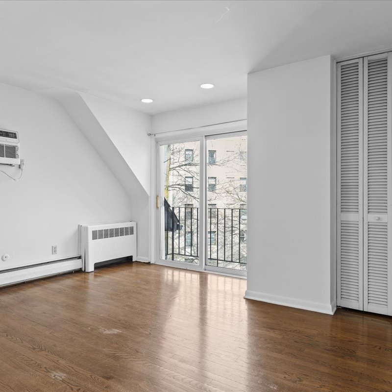 interior of Apt. 31