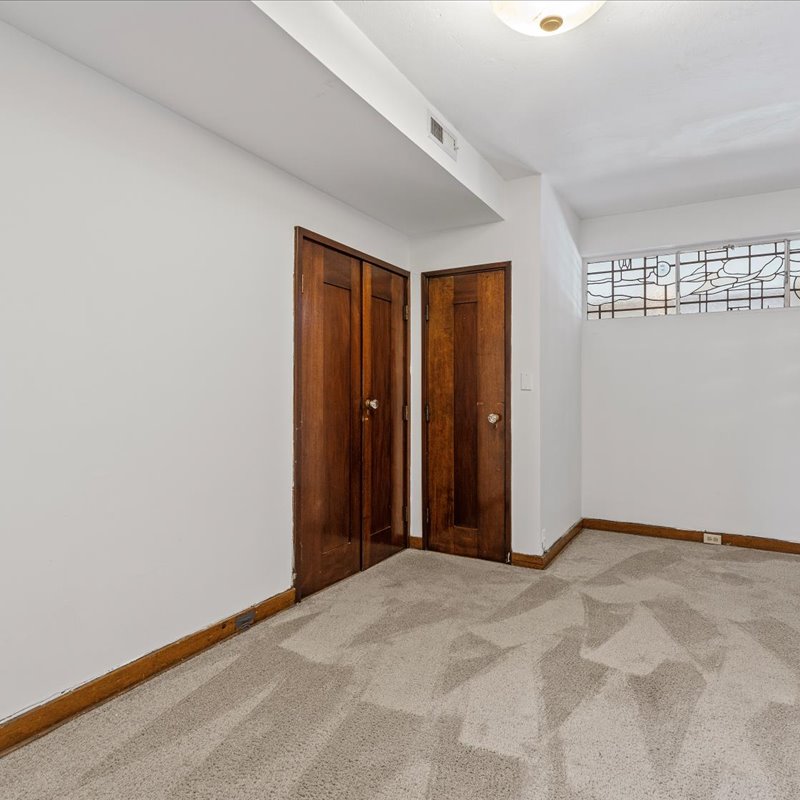 interior of 340 S. Highland Ave, Apt. 1A