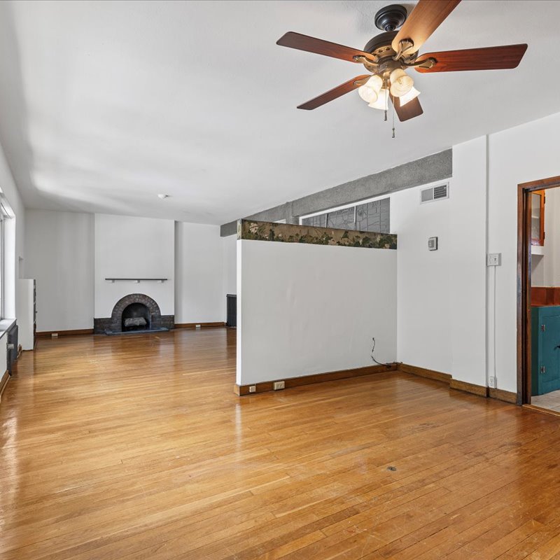 interior of 340 S. Highland Ave, Apt. 1A