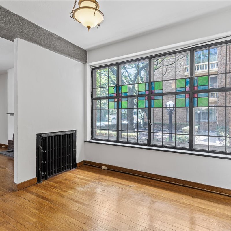interior of 340 S. Highland Ave, Apt. 1A