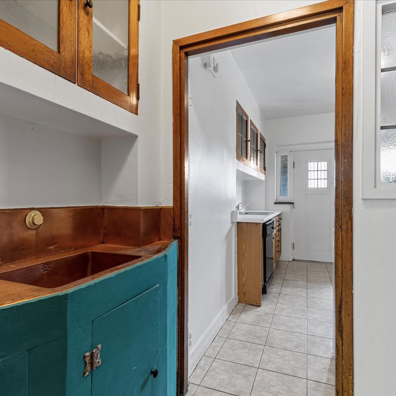 interior of 340 S. Highland Ave, Apt. 1A