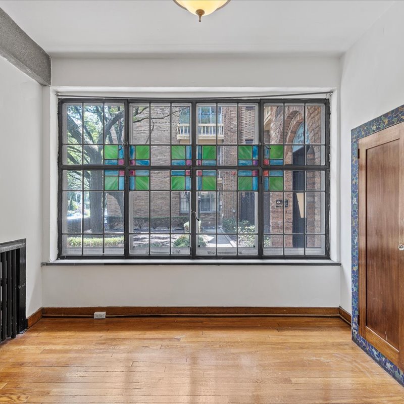 interior of 340 S. Highland Ave, Apt. 1A