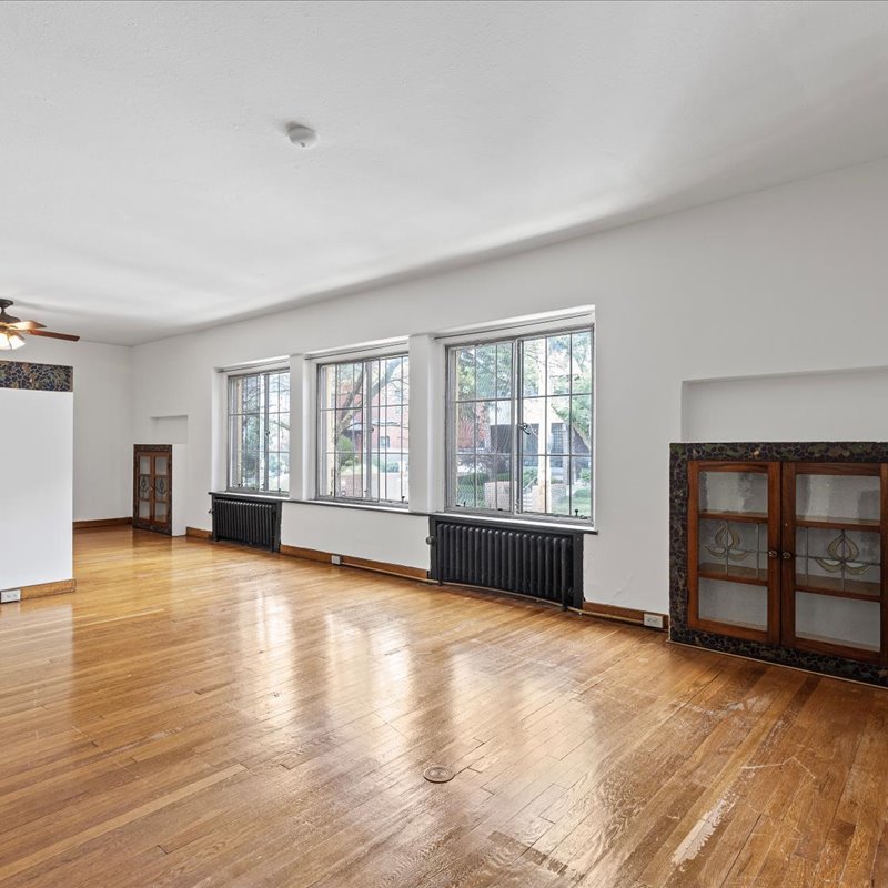 interior of 340 S. Highland Ave, Apt. 1A