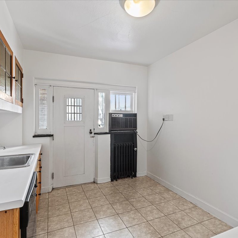 interior of 340 S. Highland Ave, Apt. 1A