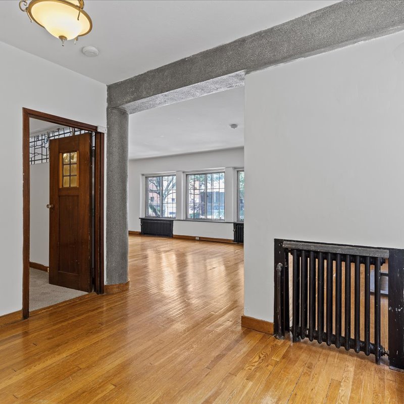 interior of 340 S. Highland Ave, Apt. 1A