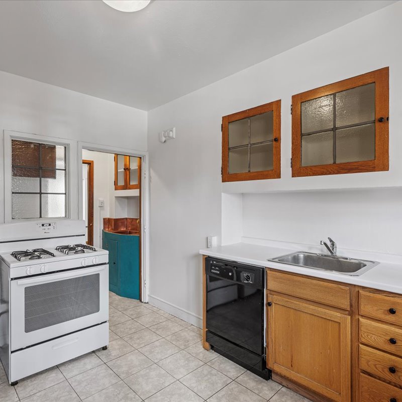 interior of 340 S. Highland Ave, Apt. 1A