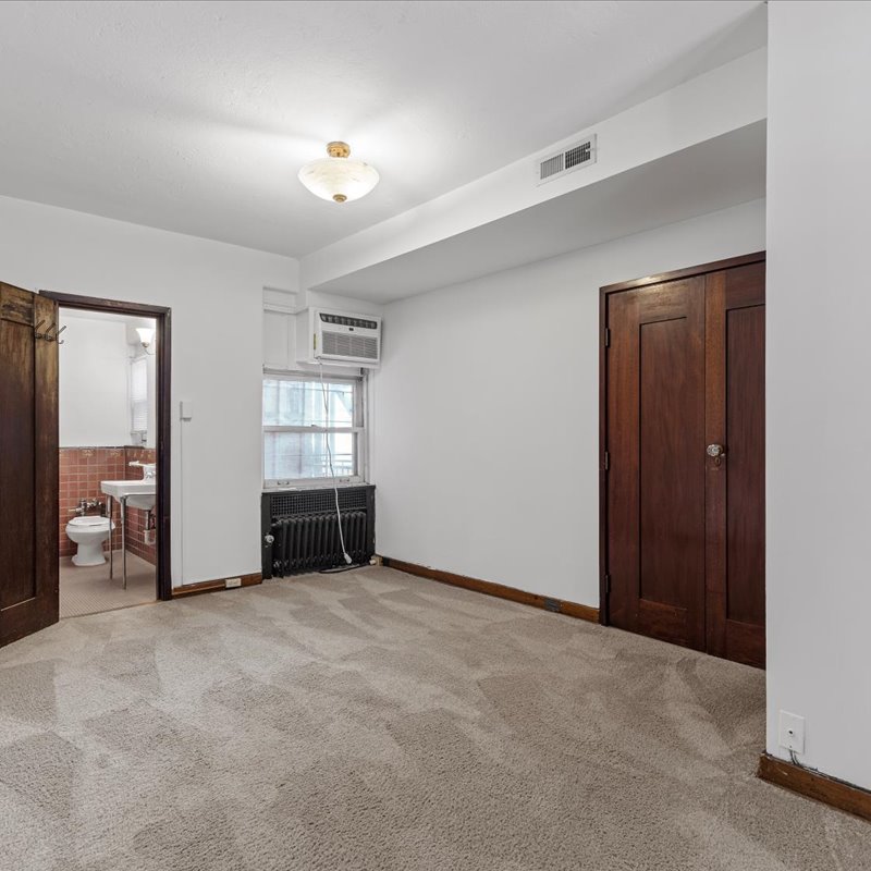 interior of 340 S. Highland Ave, Apt. 1A