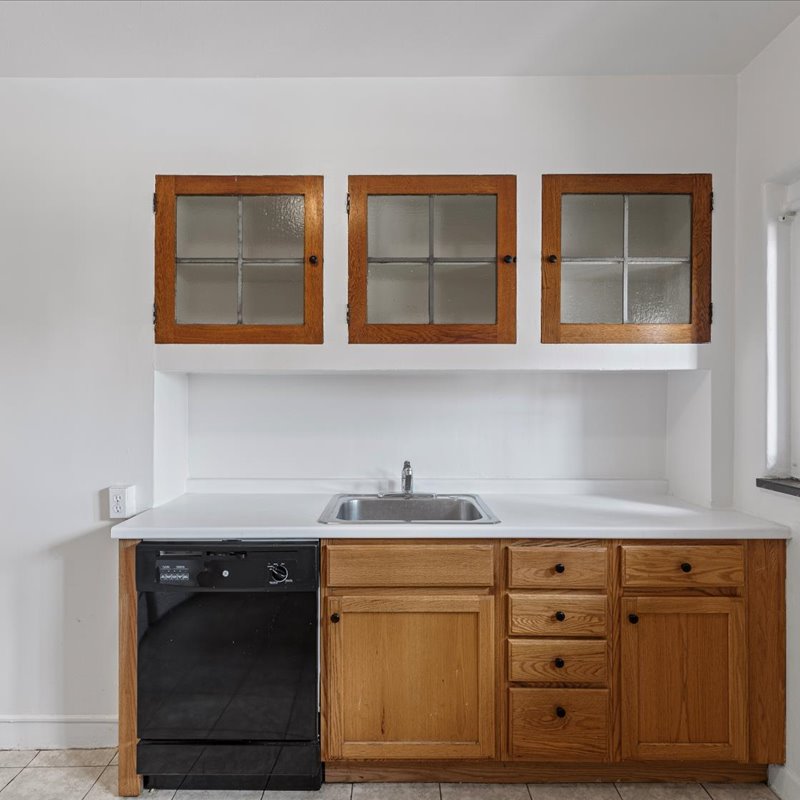 interior of 340 S. Highland Ave, Apt. 1A