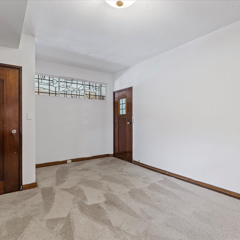 interior of 340 S. Highland Ave, Apt. 1A
