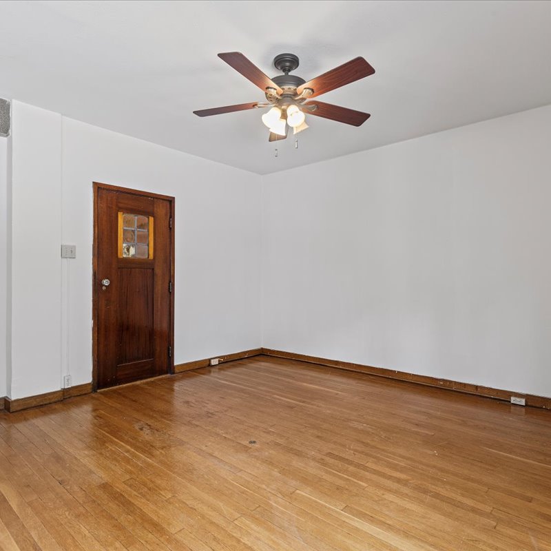 interior of 340 S. Highland Ave, Apt. 1A