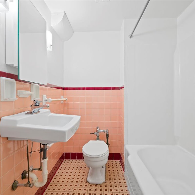 interior of 340 S. Highland Ave, Apt. 2A